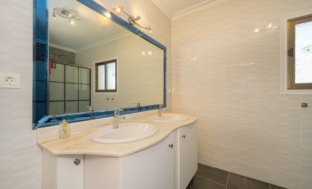 Resale - Villa - Alfas del Pí