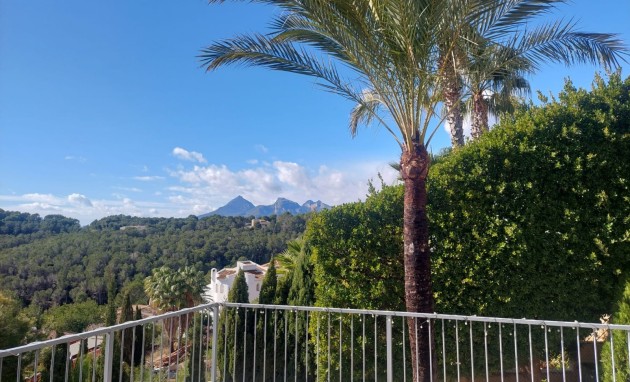 Resale - Villa - Altea