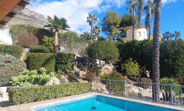 Resale - Villa - Altea