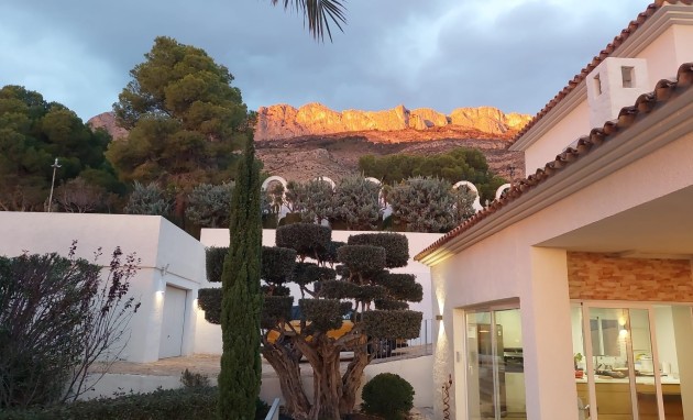 Resale - Villa - Altea