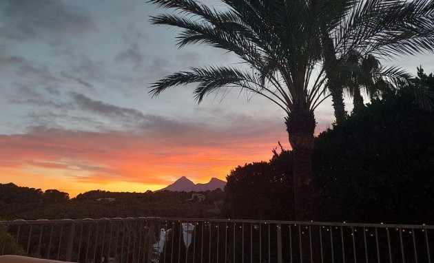 Resale - Villa - Altea