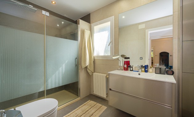 Resale - Villa - Altea
