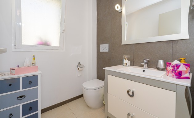 Resale - Villa - Altea