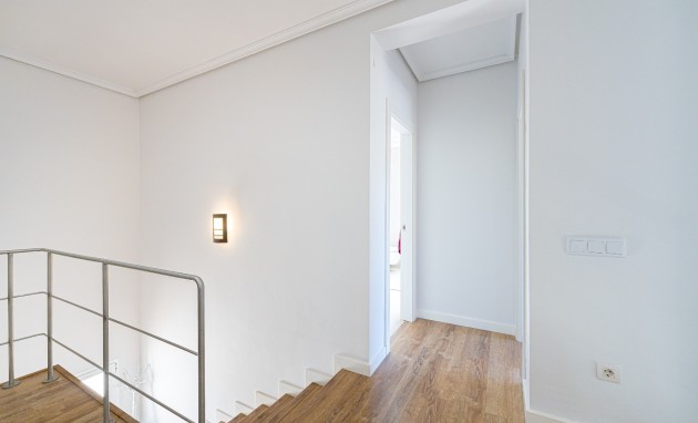 Resale - Villa - Altea