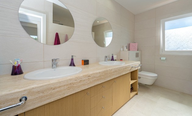 Resale - Villa - Altea