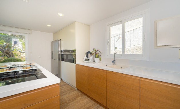 Resale - Villa - Altea