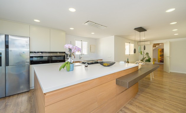 Resale - Villa - Altea