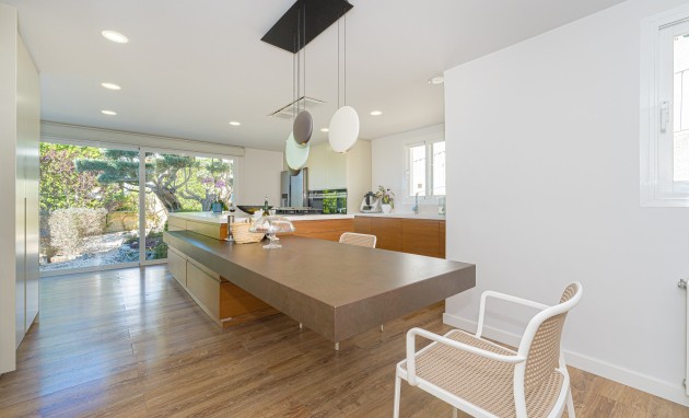 Resale - Villa - Altea