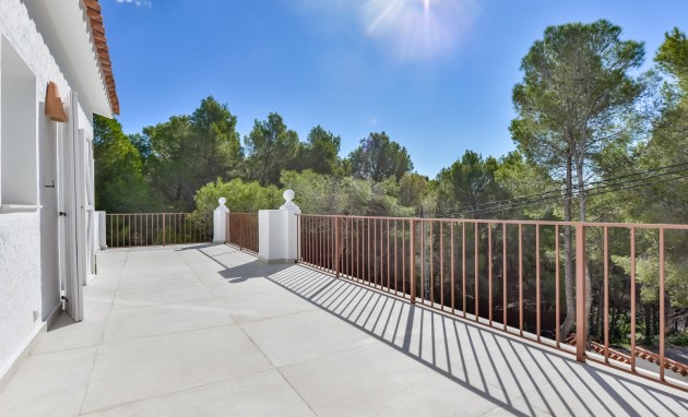Resale - Villa - Altea