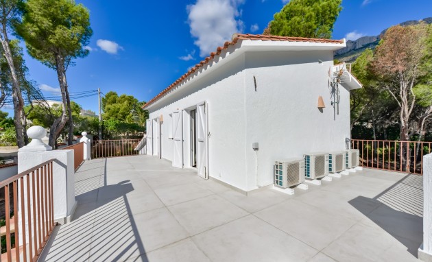 Resale - Villa - Altea