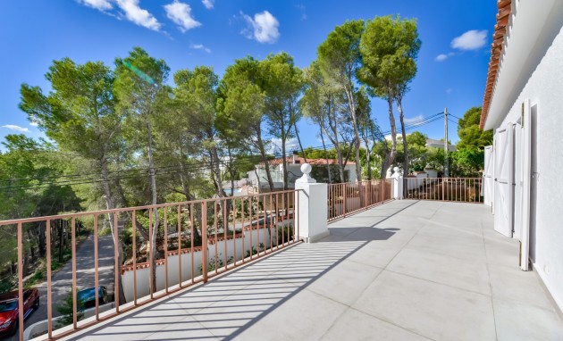 Resale - Villa - Altea