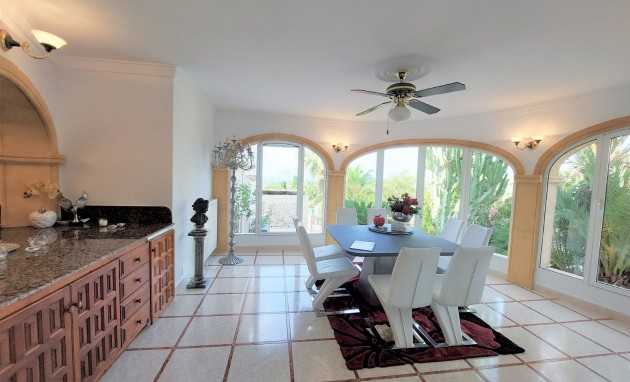 Resale - Villa - Moraira
