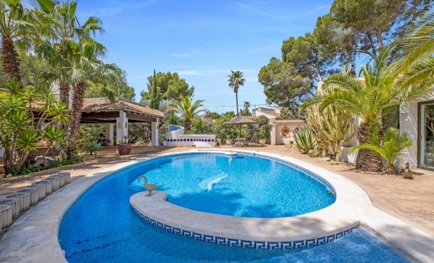Resale - Villa - Altea