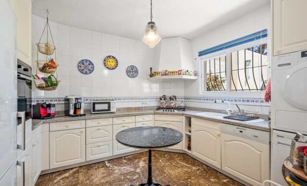 Resale - Villa - Altea