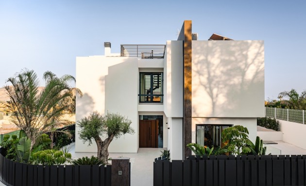 Resale - Villa - Benidorm
