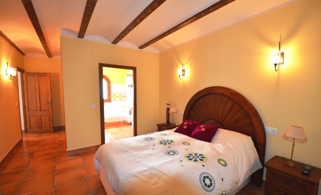 Resale - Finca - Bolulla