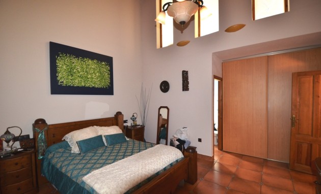 Resale - Finca - Bolulla