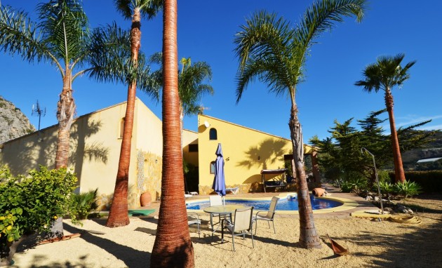 Resale - Finca - Bolulla