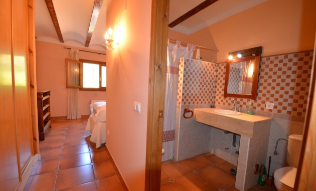 Resale - Finca - Bolulla