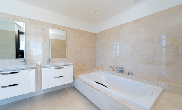 Resale - Villa - Altea