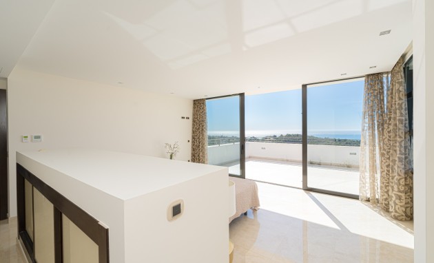 Resale - Villa - Altea