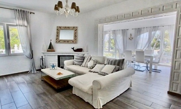 Resale - Villa - Altea