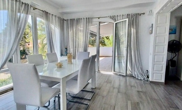 Resale - Villa - Altea