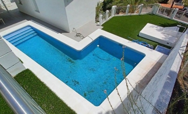 Resale - Villa - Altea