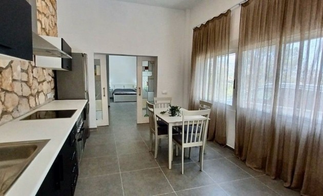 Resale - Villa - Altea