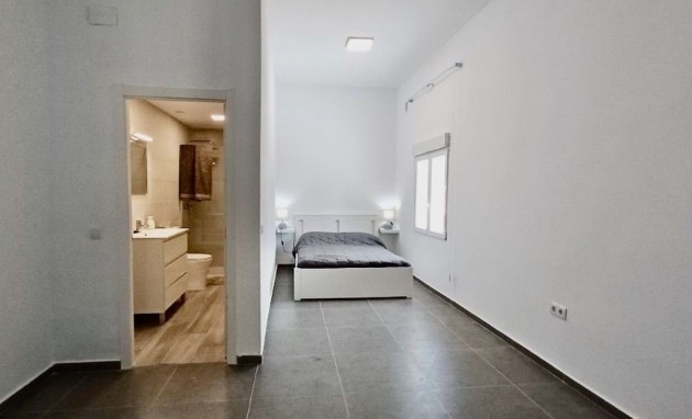 Resale - Villa - Altea