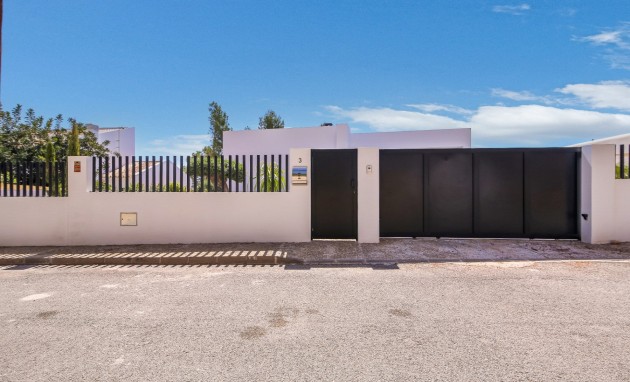 Resale - Villa - Altea