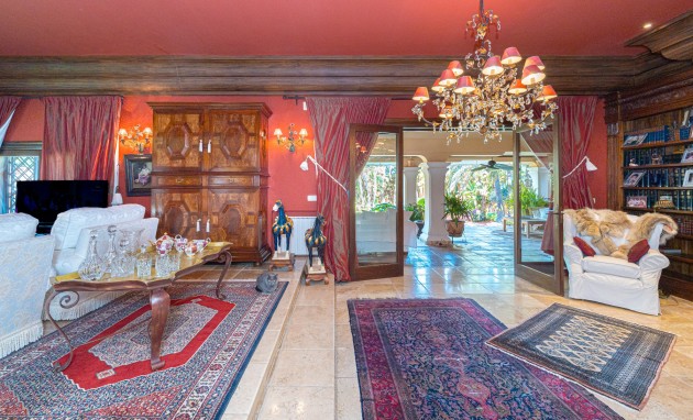 Resale - Villa - Benidorm
