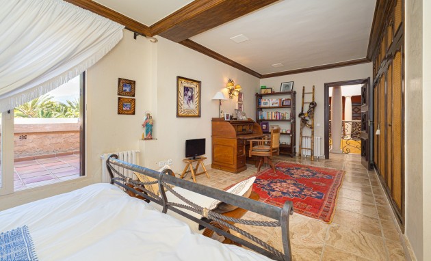 Resale - Villa - Benidorm