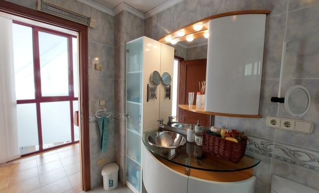 Resale - Villa - Altea
