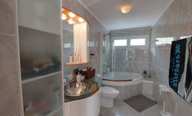 Resale - Villa - Altea